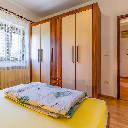 Gorgeous Apartment In Pula With Kitchen Екстериор снимка