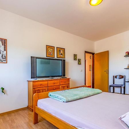 Gorgeous Apartment In Pula With Kitchen Екстериор снимка