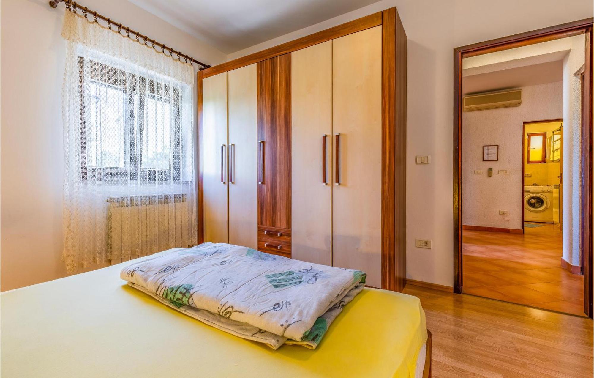 Gorgeous Apartment In Pula With Kitchen Екстериор снимка