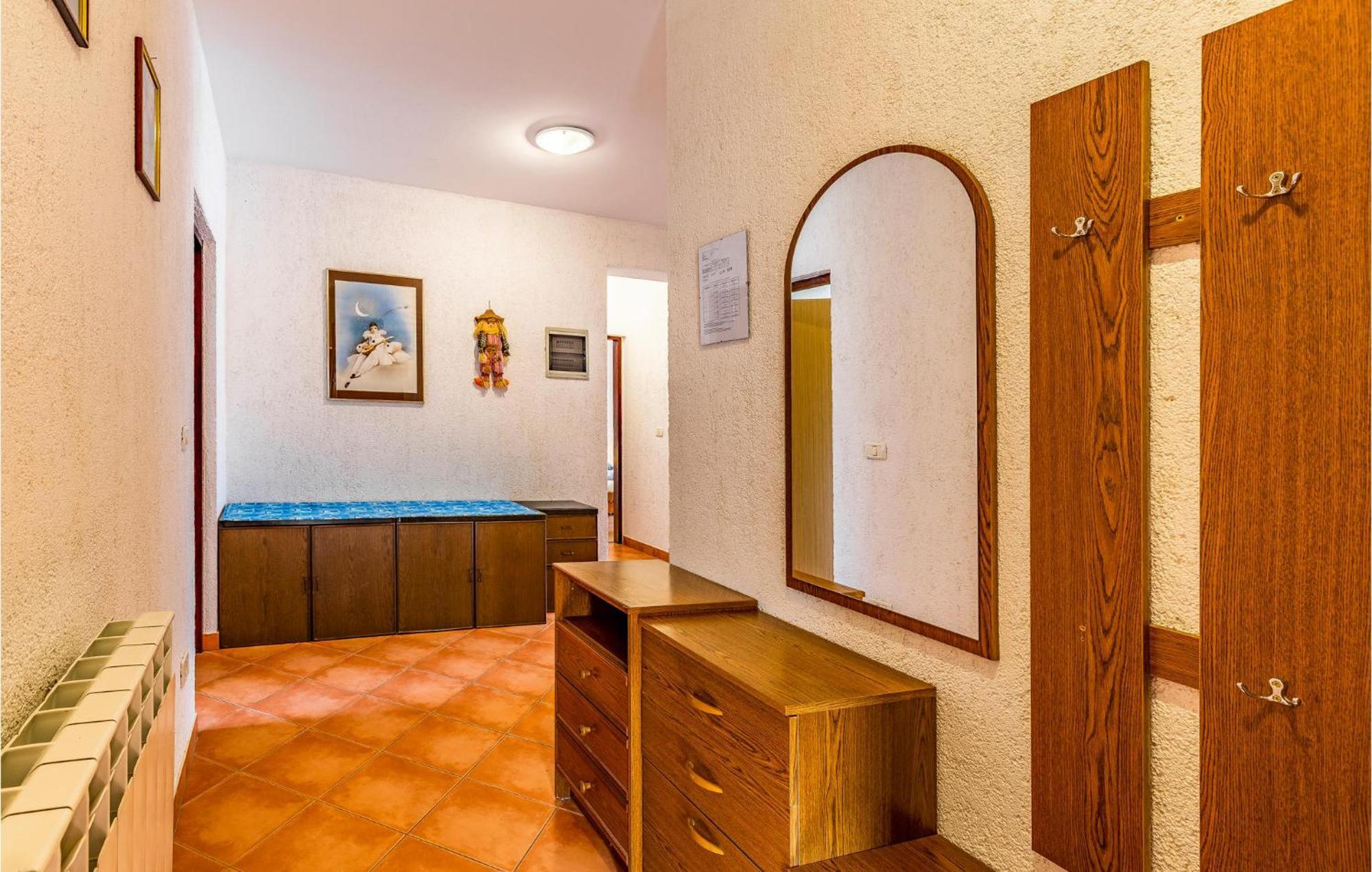 Gorgeous Apartment In Pula With Kitchen Екстериор снимка