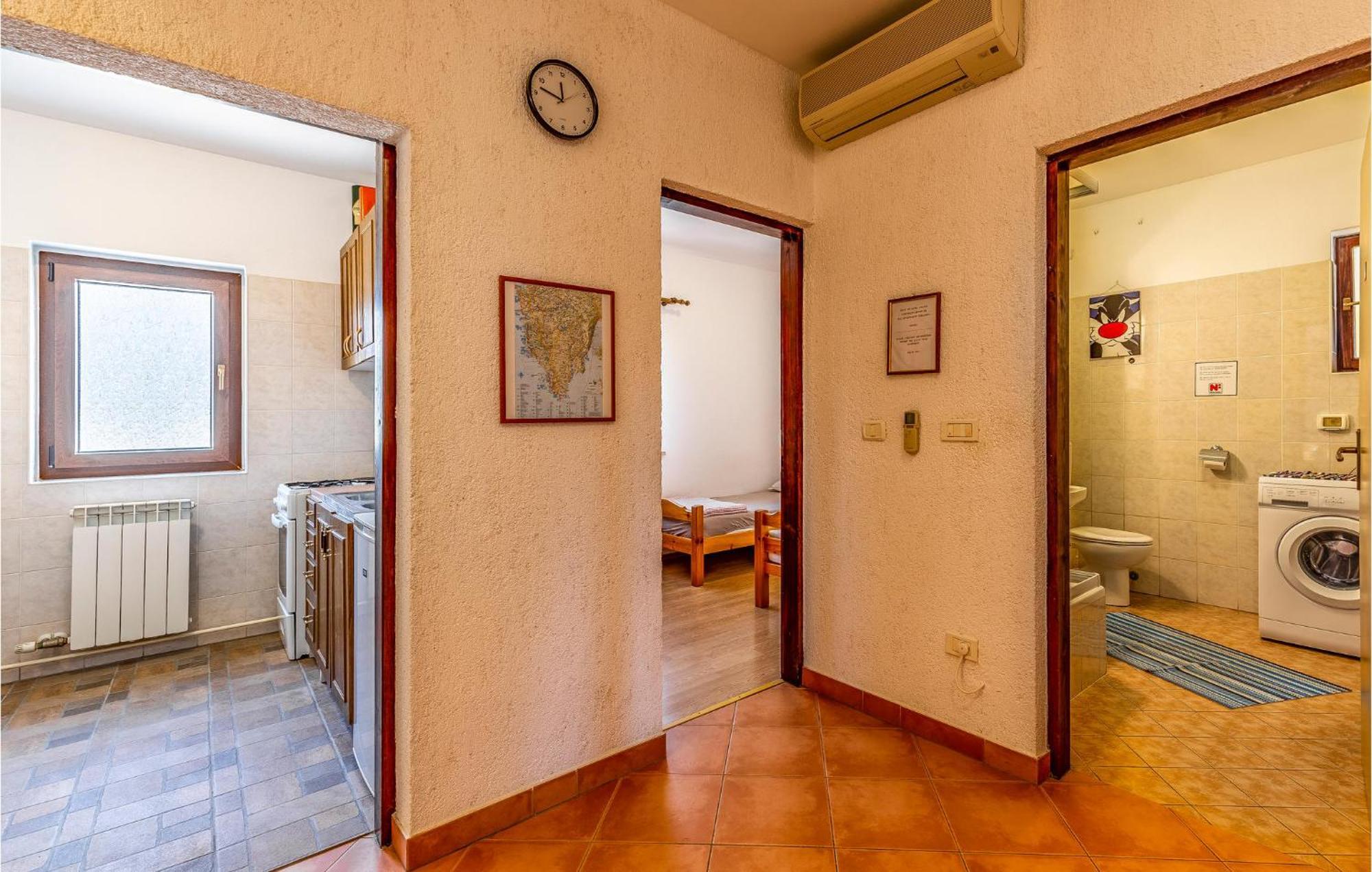 Gorgeous Apartment In Pula With Kitchen Екстериор снимка