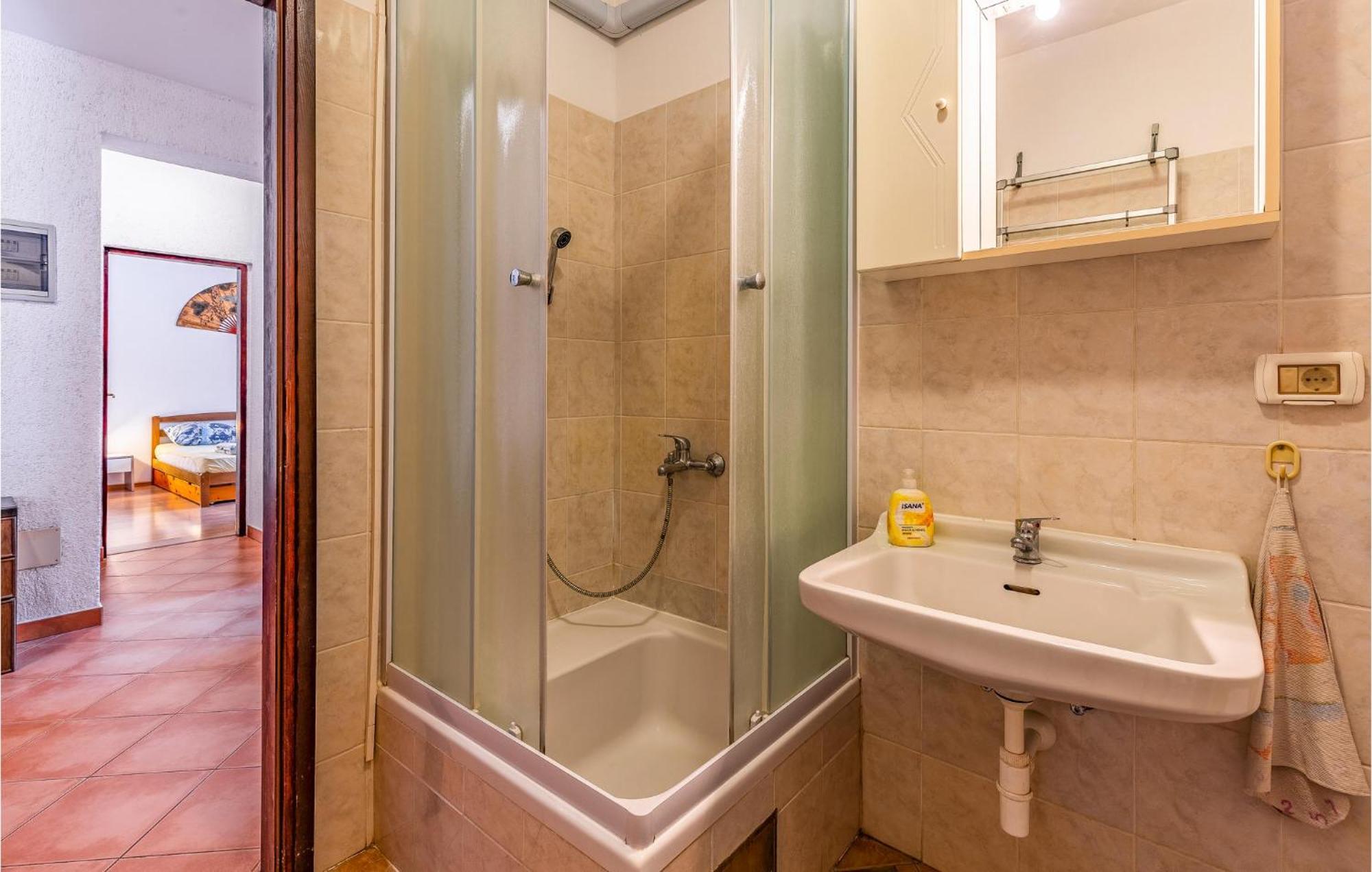 Gorgeous Apartment In Pula With Kitchen Екстериор снимка